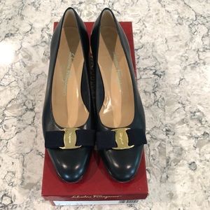 Ferragamo Lillaz - Navy - AA narrow